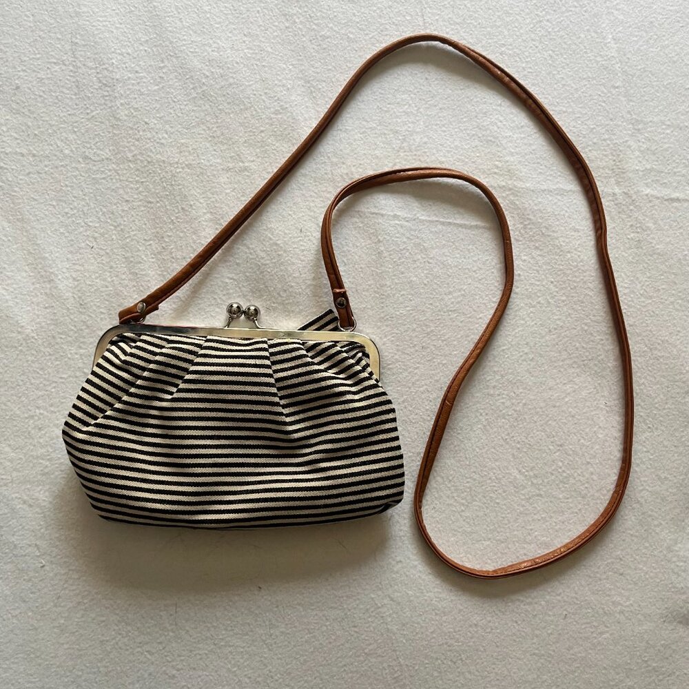 American Eagle Crossbody Purse 8 ½ x 6 - Picture 7 of 8
